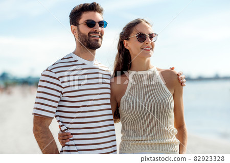 happy couple on summer beach 82923328