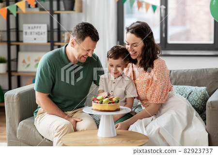 happy family with birthday cake at home 82923737
