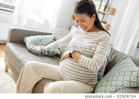pregnant woman having labor contractions at home pregnant woman having labor contractions at home 82924724