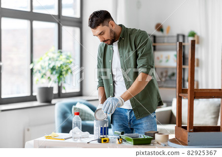 man opening can with grey color at home man opening can with grey color at home 82925367