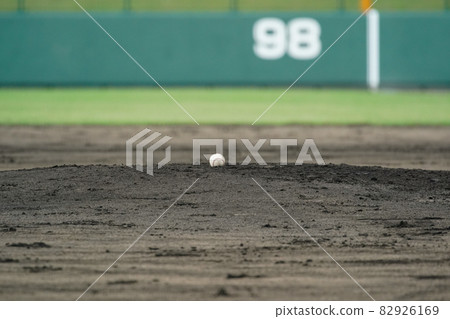 Mound when changing offense and defense during a baseball game Mound when changing offense and defense during a baseball game 82926169