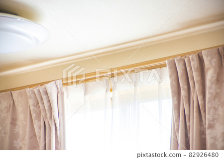 陽光明媚的窗簾 陽光明媚的窗簾 82926480