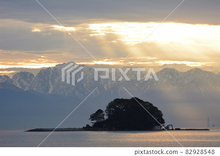 Tangshan mountain range with Tangshima 82928548