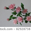 玫瑰和麵包花的人造花（樹脂粘土作品） 82928738