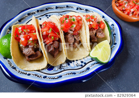 Delicious Mexican tacos 82929364