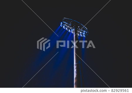 體育場內的夜間比賽照明 夜間黑暗和光束 b-2 啞光感覺 82929561