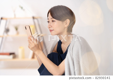 Beauty image middle woman smartphone 82930141