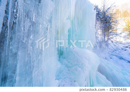 [Winter material] Freezing Zengorono Falls [Nagano Prefecture] 82930486