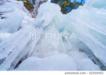 [Winter material] Freezing Zengorono Falls [Nagano Prefecture] 82930493
