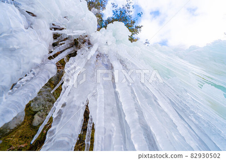 [Winter material] Freezing Zengorono Falls [Nagano Prefecture] 82930502