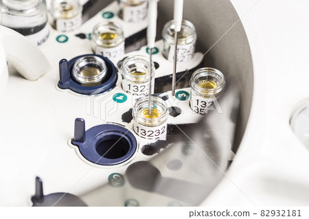 Lab analyzing equipment 82932181