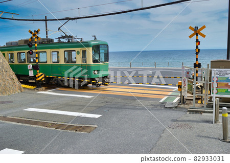 Railroad crossing at Kamakura High School Mae Station (Kamakura City, Kanagawa Prefecture) Railroad crossing at Kamakura High School Mae Station (Kamakura City, Kanagawa Prefecture) 82933031