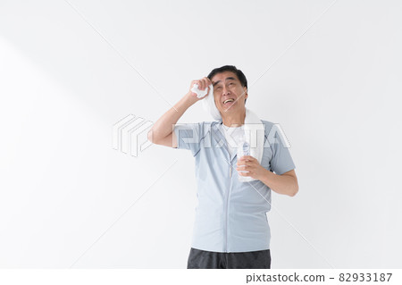 Senior men sportswear diet PET bottles 82933187