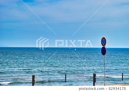 Seascape seen from Kamakura High School Mae Station (Kamakura City, Kanagawa Prefecture) 82934170