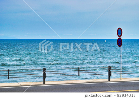 Seascape seen from Kamakura High School Mae Station (Kamakura City, Kanagawa Prefecture) Seascape seen from Kamakura High School Mae Station (Kamakura City, Kanagawa Prefecture) 82934315