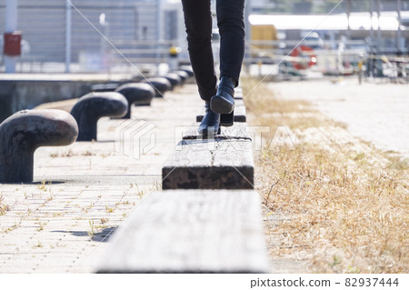 Woman at the seaside Woman at the seaside 82937444