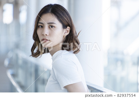 在海邊的女人 在海邊的女人 82937554