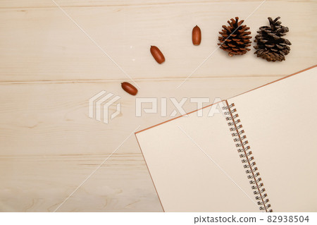 記事本、橡子和松果 記事本、橡子和松果 82938504