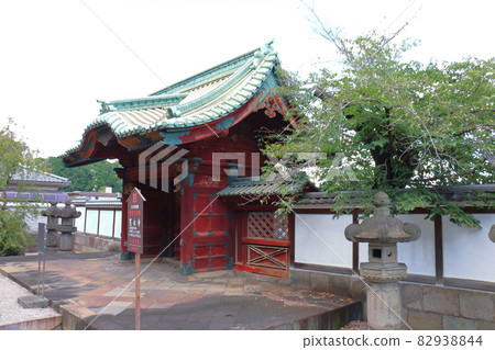 Tokugawa Kaneiji Ietsuna Goryo Mausoleum Gate 1-chome Uenosakuragi, Taito-ku, Tokyo Yakushi Nyorai Tokugawa Shogunate's prayer place Bodaiji Tokugawa Kaneiji Ietsuna Goryo Mausoleum Gate 1-chome Uenosakuragi, Taito-ku, Tokyo Yakushi Nyorai Tokugawa Shogunate's prayer place Bodaiji 82938844