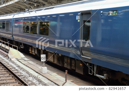 東京站東海道線/上野東京線零公斤郵政8、9號線 82941657
