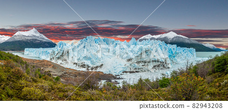 Panoramic image of Perito moreno glacier in argentine part of patagonia Panoramic image of Perito moreno glacier in argentine part of patagonia 82943208