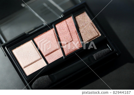 Brand new pink 4-color eyeshadow eye makeup Brand new pink 4-color eyeshadow eye makeup 82944187