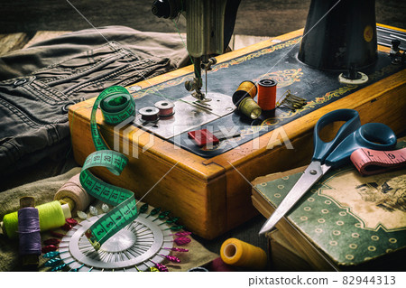 Old sewing machine Old sewing machine 82944313