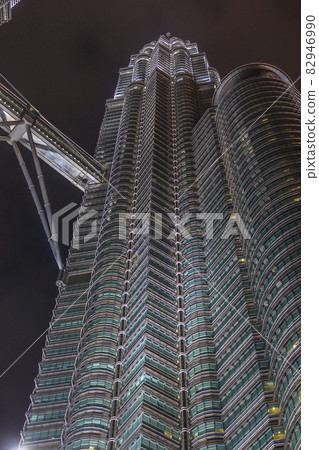 View of the pedestrian bridge between the Petronas Towers 82946990