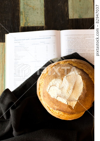 White bread, cooked at home. Artisan bread. On a black background. 82947037