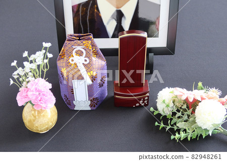 Modern mortuary tablet and urn placed in front of the deceased 1 82948261