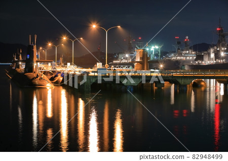 [Hiroshima Prefecture] Night view of Sukojima from the array (Maritime Self-Defense Force fleet) 82948499