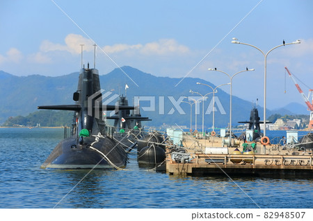 [Hiroshima Prefecture] Sukojima from the array under sunny weather (submarine fleet group) 82948507