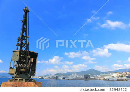 【廣島縣】天氣晴朗的魚雷卸貨起重機和潛艇艦隊 82948522