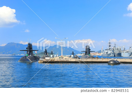 [Hiroshima Prefecture] Sukojima from the array under sunny weather (submarine fleet group) 82948531