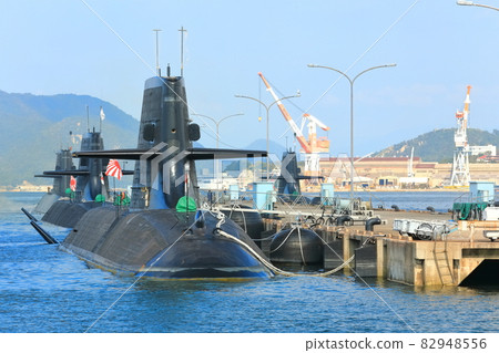 [Hiroshima Prefecture] Sukojima from the array under sunny weather (submarine fleet group) 82948556