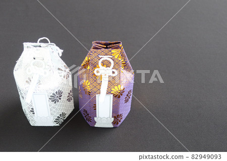 Two side-by-side urn copy space 82949093