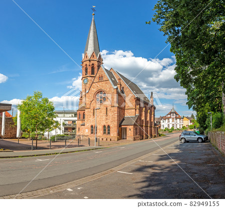 Picture of the Miltenberg city gate located non the main river bridge during daytime 82949155