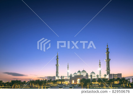 Sheikh Zayed Grand Mosque at sunset Abu-Dhabi, UAE Sheikh Zayed Grand Mosque at sunset Abu-Dhabi, UAE 82950676