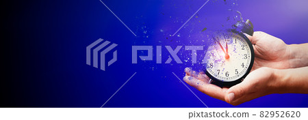 Concept of passing away, the clock breaks down into pieces 82952620