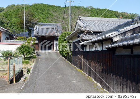Giant Road Shofukuji Sando and Sanmon, Gose City, Nara Prefecture 82953452