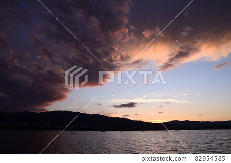 Clouds at the boundary between the sunset and atmospheric pressure of Lake Biwa Clouds at the boundary between the sunset and atmospheric pressure of Lake Biwa 82954585