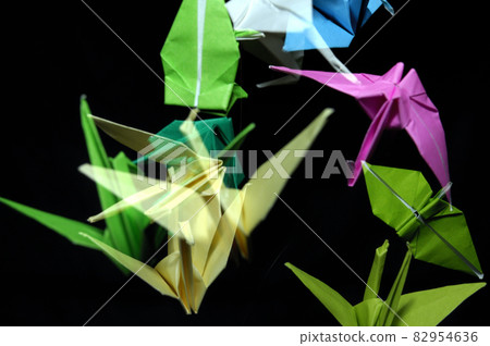 Play with paper cranes Play with paper cranes 82954636