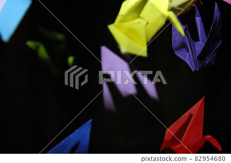 Play with paper cranes Play with paper cranes 82954680