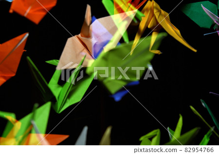 Play with paper cranes Play with paper cranes 82954766