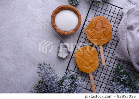 Korean dalgona sugar candy cookie 82955059