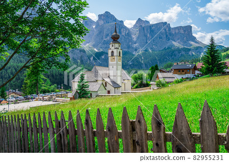 Church in Colfosco, Val Badia 82955231
