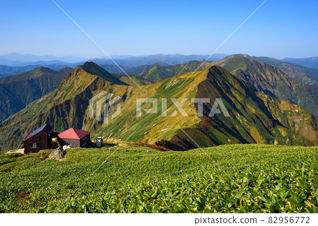 Autumn Tanigawadake view, shoulder hut and vertical runway 82956772