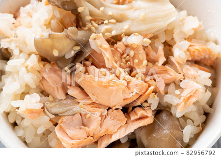 Up of rice cooked with autumn salmon and Maitake mushrooms. 82956792