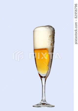 Beer with bubbles coming out of the glass 82956796