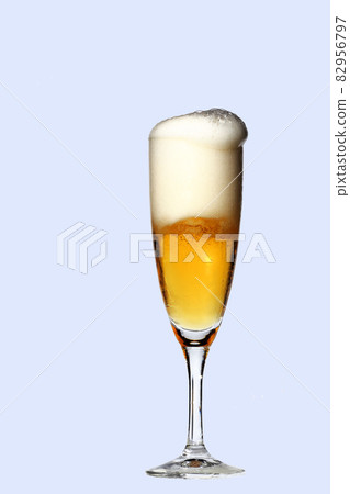 Beer with bubbles likely to overflow from the glass 82956797